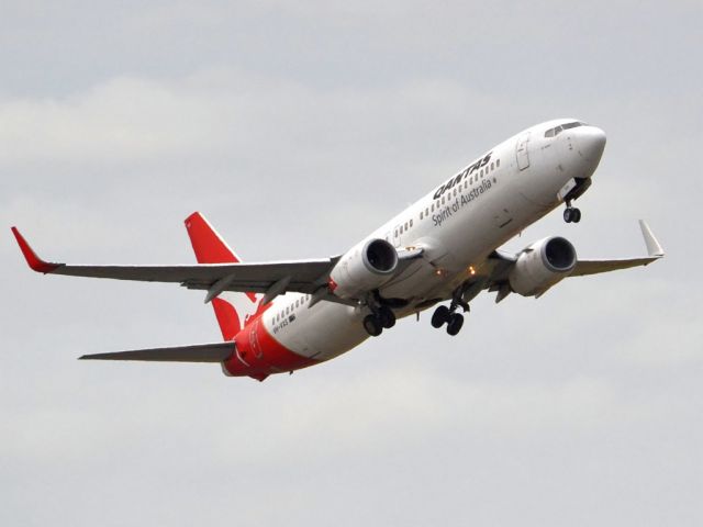 Boeing 737-800 (VH-VXS) - Getting airborne off runway 23. Friday 5th October 2012.