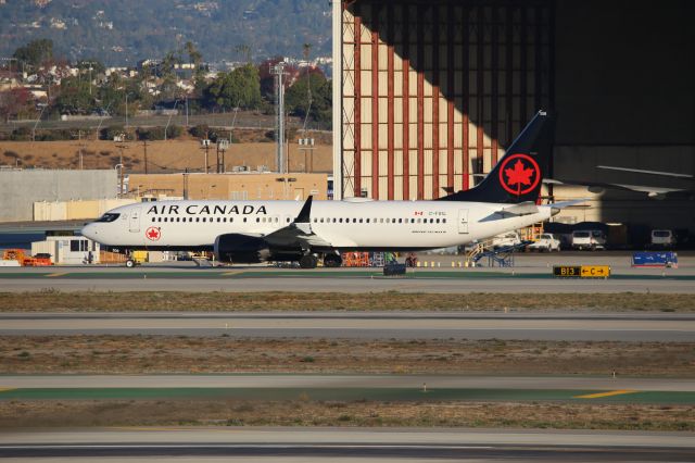 Boeing 737 MAX 8 (C-FSIL)