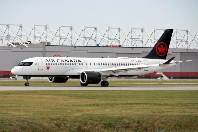 Airbus A220-300 (C-GTZH)