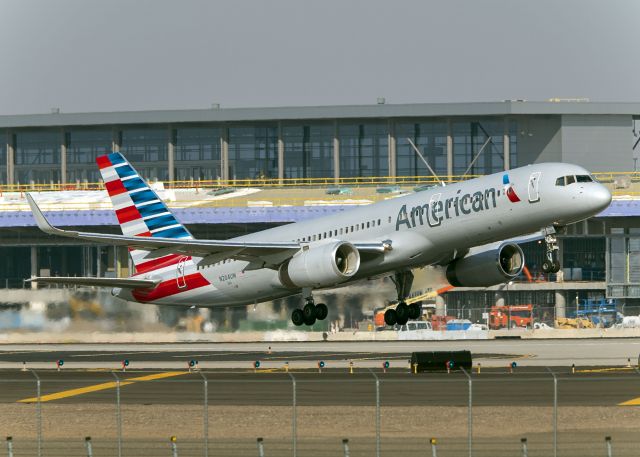 Boeing 757-200 (N204UW)