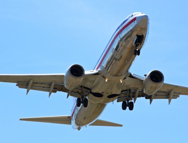 Boeing 737-800 (N903AN)