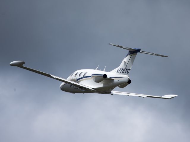 Eclipse 500 (N778TC) - Take off runway 26.