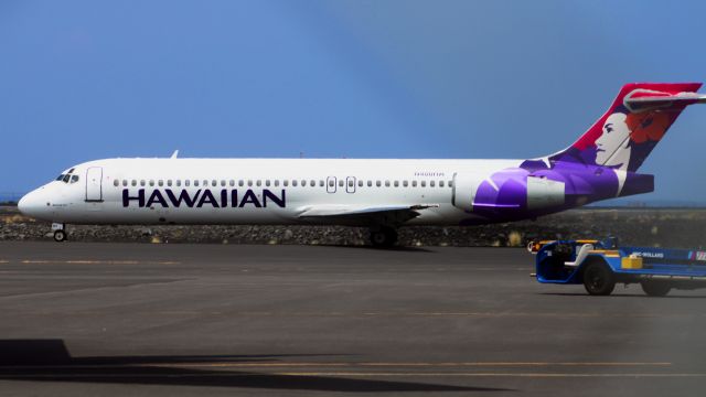 Boeing 717-200 (N480HA)