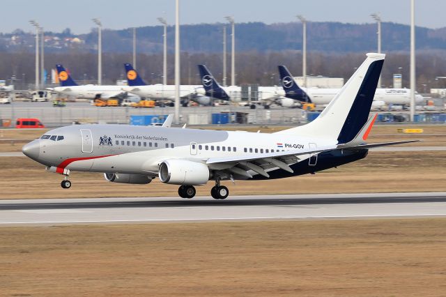 Boeing 737-700 (PH-GOV)