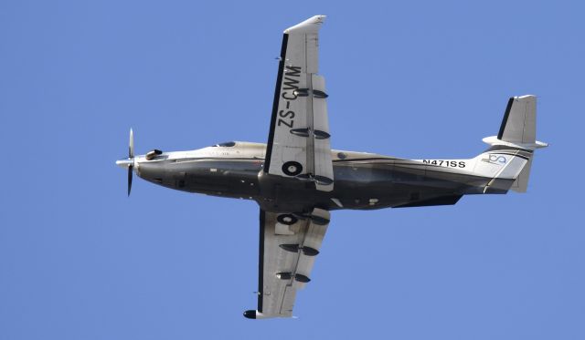 Pilatus PC-12 (N471SS) - Departing LAX, note the old registration from a previous life under the wing