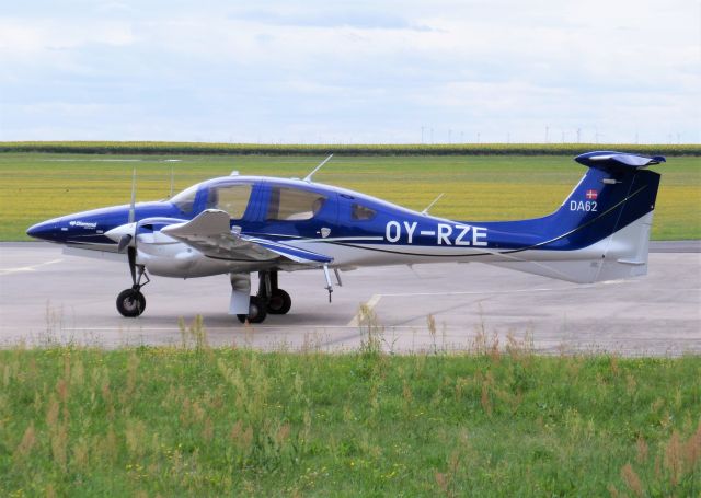 Diamond DA-62 (OY-RZE)