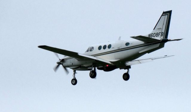 Beechcraft King Air 90 (N608FB) - On final is this 1979 Beechcraft King Air 90 Twin Turbo-Prop in the Spring of 2019.