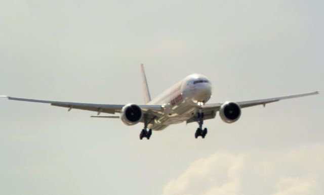 BOEING 777-300 (PT-MUI)