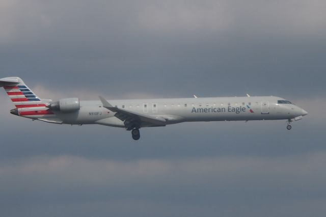 Canadair Regional Jet CRJ-200 (N910FJ)