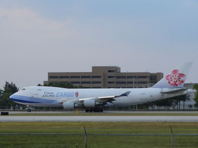 Boeing 747-400 (B-18723)