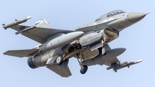 Lockheed F-16 Fighting Falcon (PAF4085)