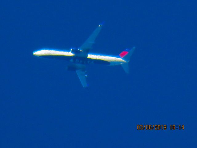 Boeing 737-900 (N898DN)