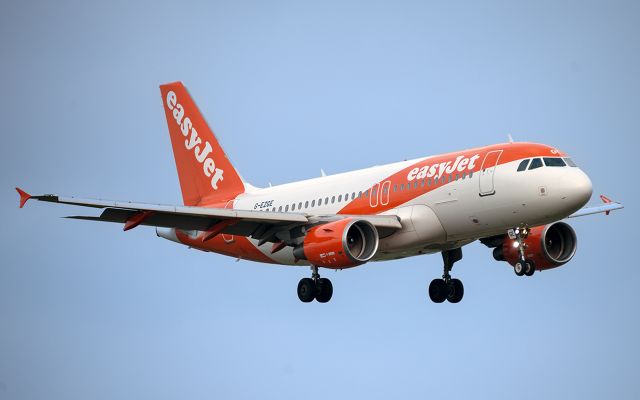 Airbus A319 (G-EZGE) - G=EZGE Airbus A319 Landing on runway 08 at Jersey 31/Aug/2024