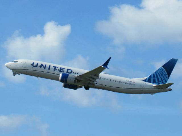 Boeing 737 MAX 9 (N17557)