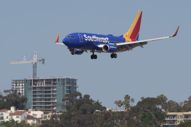 Boeing 737-700 (N568WN) - Landing 737 from Harbor Drive