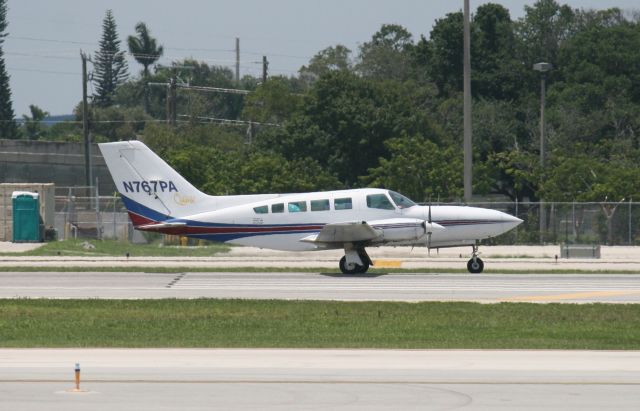 Cessna 402 (N767PA)