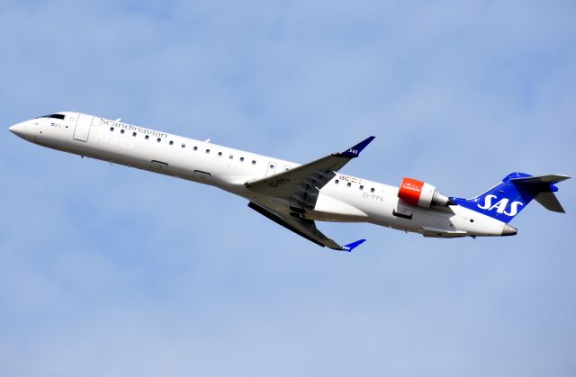 Canadair Regional Jet CRJ-900 (EI-FPA)