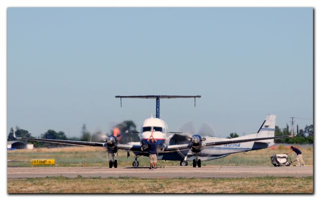 Beechcraft 1900 (N254GL)