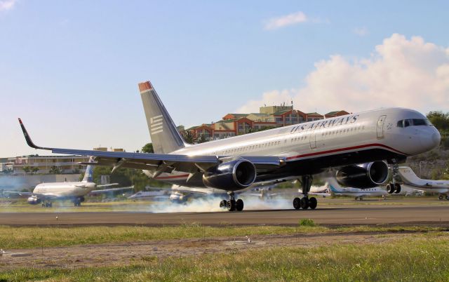 Boeing 757-200 (N935UW)