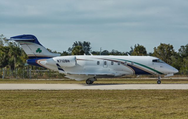 Bombardier Challenger 300 (N712BH)