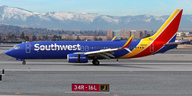 Boeing 737-800 (N8692F) - Arriving from Las Vegas at "straight-up" high noon.