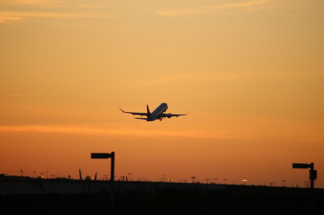 EMBRAER 175 (long wing) (N274SY)