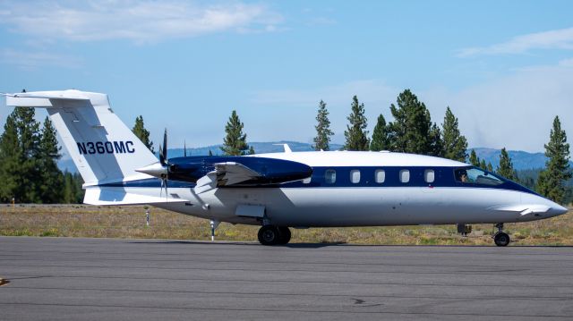 Piaggio P.180 Avanti (N360MC)