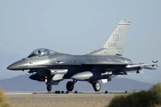 88-0445 — - General Dynamics F-16C Block 42C Fighting Falcon 88-0445 of the 412th Test Wing at Edwards AFB on September 21, 2012.