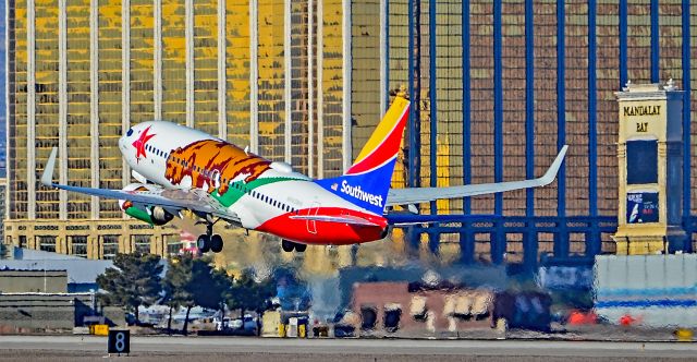 Boeing 737-700 (N943WN) - N943WN Southwest Airlines Boeing 737-7H4 s/n 36913 "California One" - Painted in "California One" February 2017br /Las Vegas - McCarran International (LAS / KLAS)br /USA - Nevada, January 7, 2018br /Photo: Tomás Del Coro