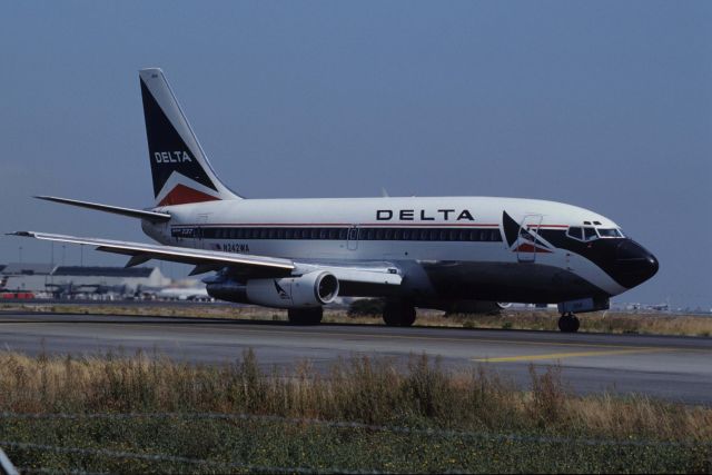 Boeing 737-200 (N242WA) - Taxing at San Francisco Intl Airport on 1991/09/11