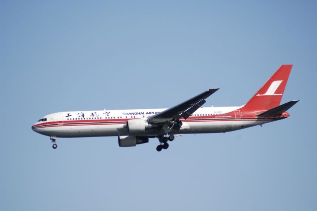 BOEING 767-300 (B-5018) - Final Approach to Haneda Intl Airport R/W34L on 2010/1/17