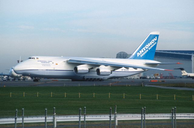 Antonov An-124 Ruslan (UR-82009) - Departure at Narita Intl Airport Rwy34L on 2000/11/13