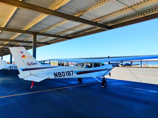 Cessna Skyhawk (N80187)