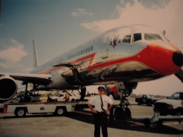 Boeing 757-200 — - Retro paint scheme