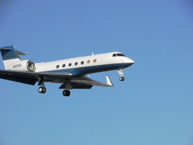 Gulfstream Aerospace Gulfstream V (N523GA) - Landing RWY 20R