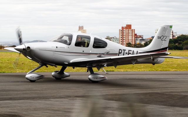 Cirrus SR-22 (PT-FAA)