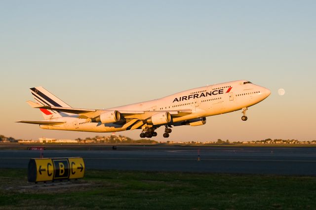 Boeing 747-400 (F-GEXB) - Moonrises on F-GEXB as she launches off of 22R !