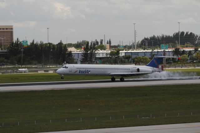 McDonnell Douglas MD-83 (P4-MDH)