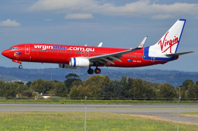 Boeing 737-800 (VH-VUV) - About to put down on runway 05. Thursday 12th July 2012.