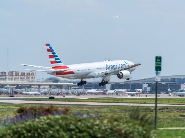 Boeing 777-200 (N777AN)