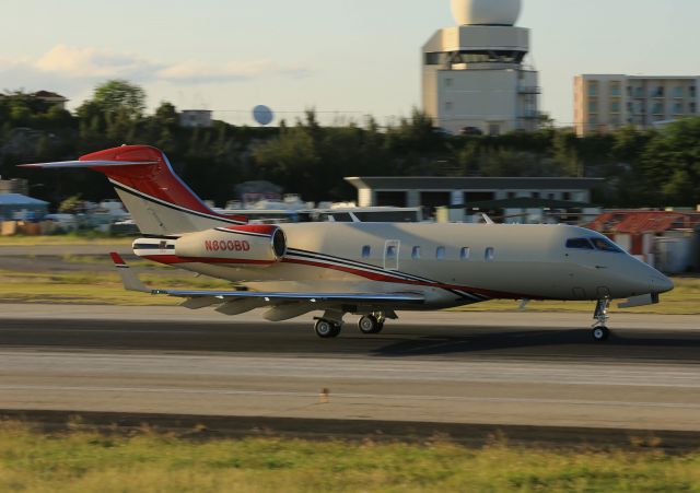Bombardier Challenger 300 (N800BD)