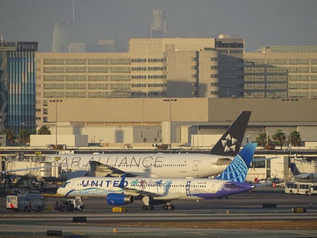 Boeing 757-200 (N14106)