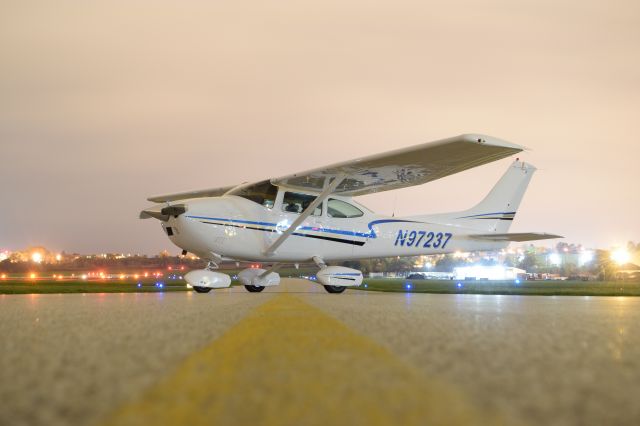 Cessna Skylane (N97237)