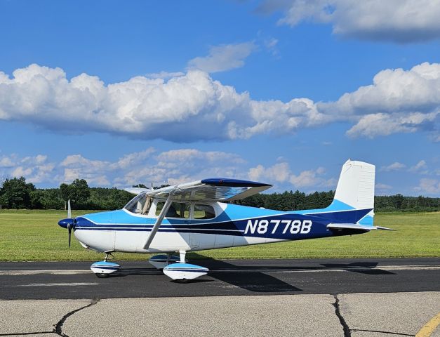 Cessna Skyhawk (N8778B)