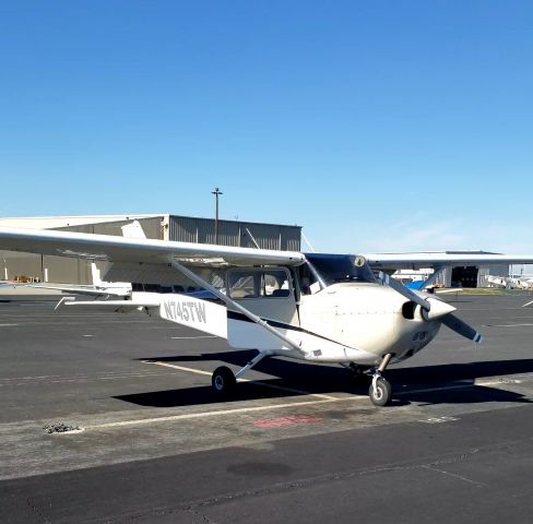 Cessna Skyhawk (N745TW)