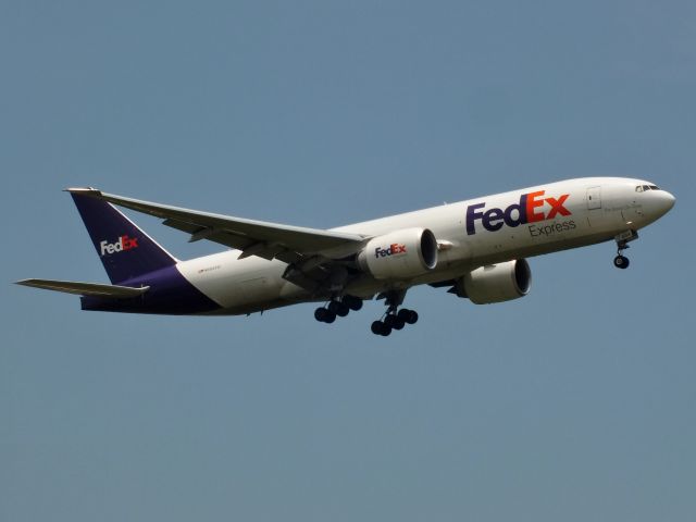 BOEING 777-200LR (N884FD)