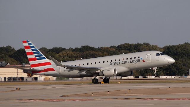 Embraer 170/175 (N421YX)