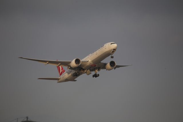 BOEING 777-300ER (TC-LJC)