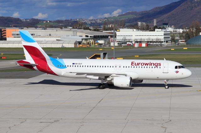 Airbus A320 (9H-EUT)