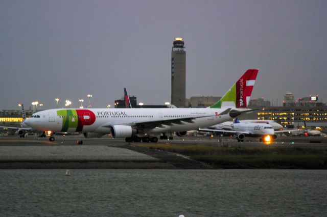 Airbus A330-200 (CS-TON)